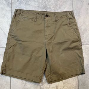 American Eagle Mens Tan Flex Shorts 33